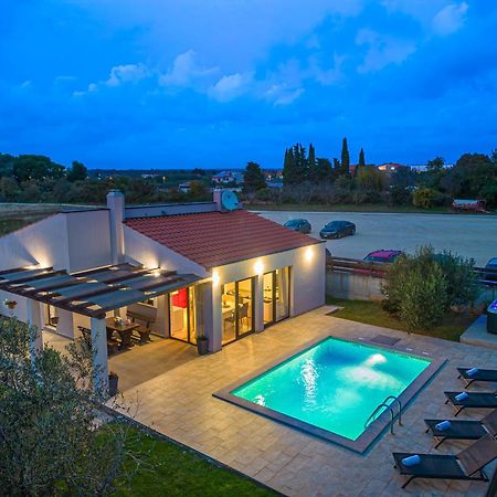 Villa Bobo Family House With Pool à Vodnjan Extérieur photo