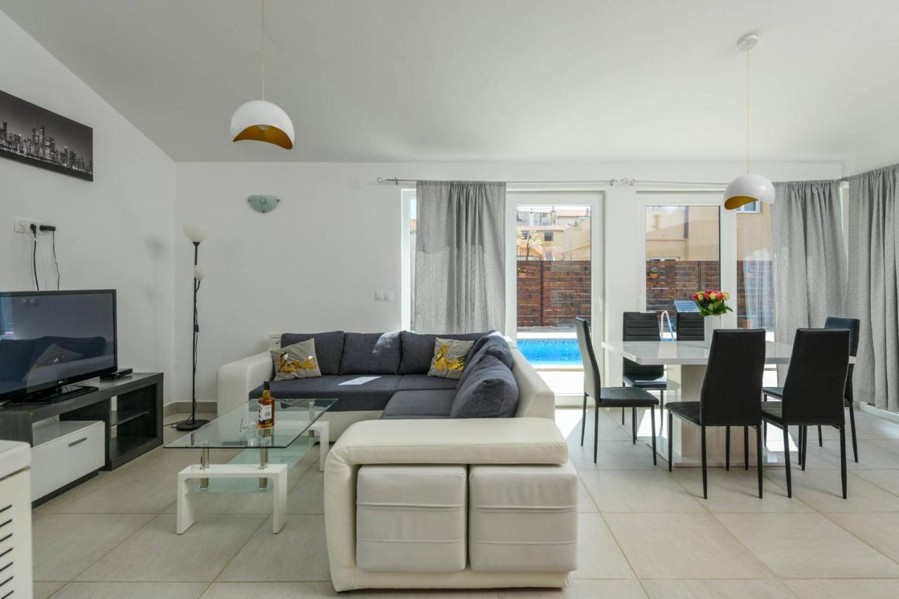 Villa Bobo Family House With Pool à Vodnjan Extérieur photo