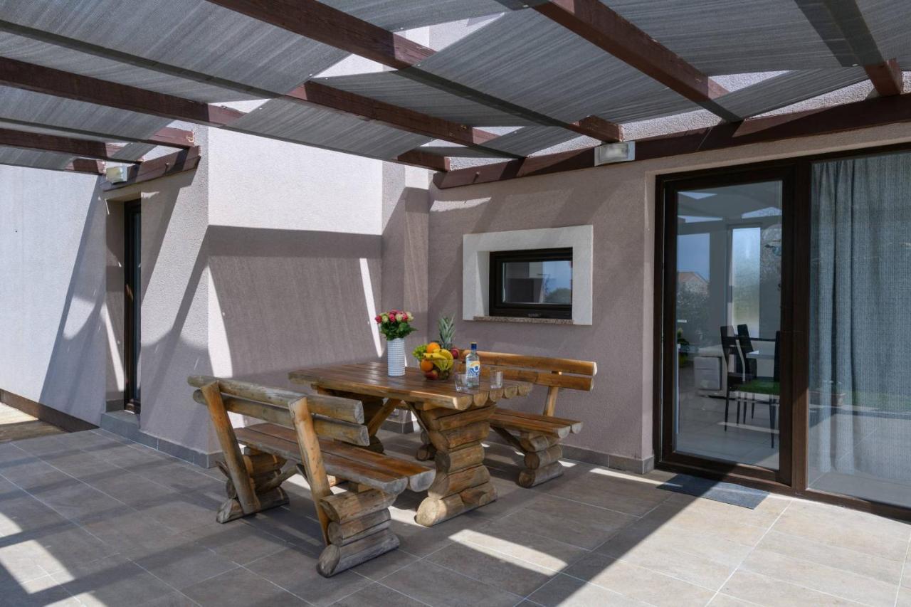 Villa Bobo Family House With Pool à Vodnjan Extérieur photo