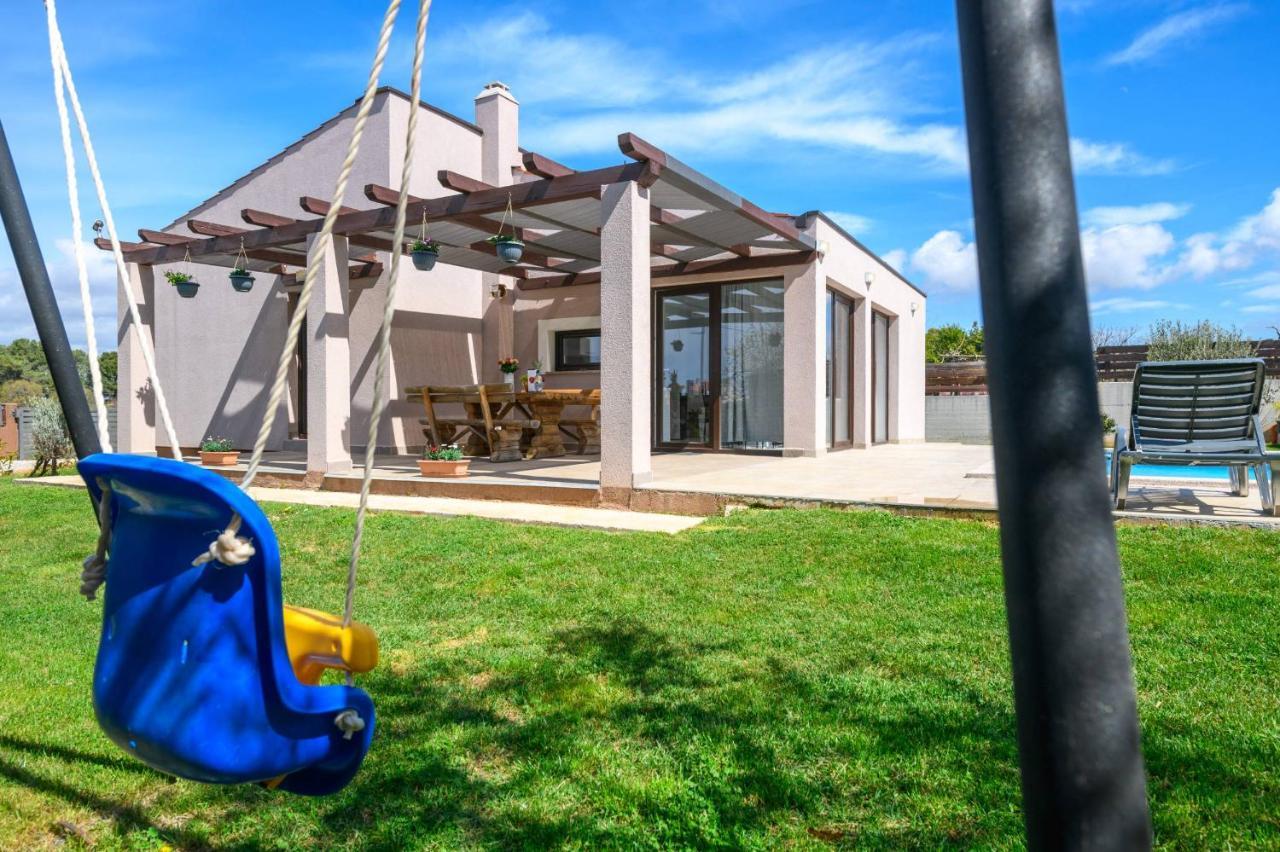 Villa Bobo Family House With Pool à Vodnjan Extérieur photo