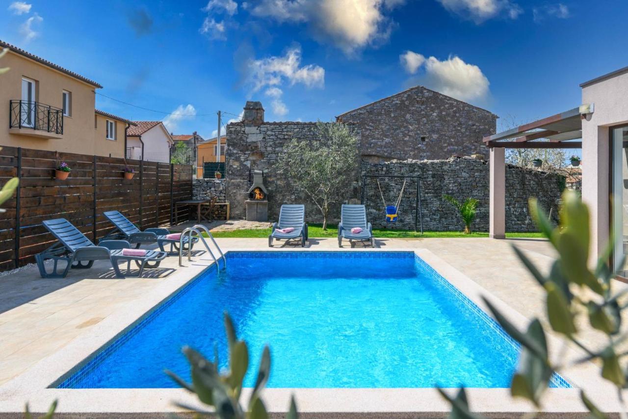 Villa Bobo Family House With Pool à Vodnjan Extérieur photo
