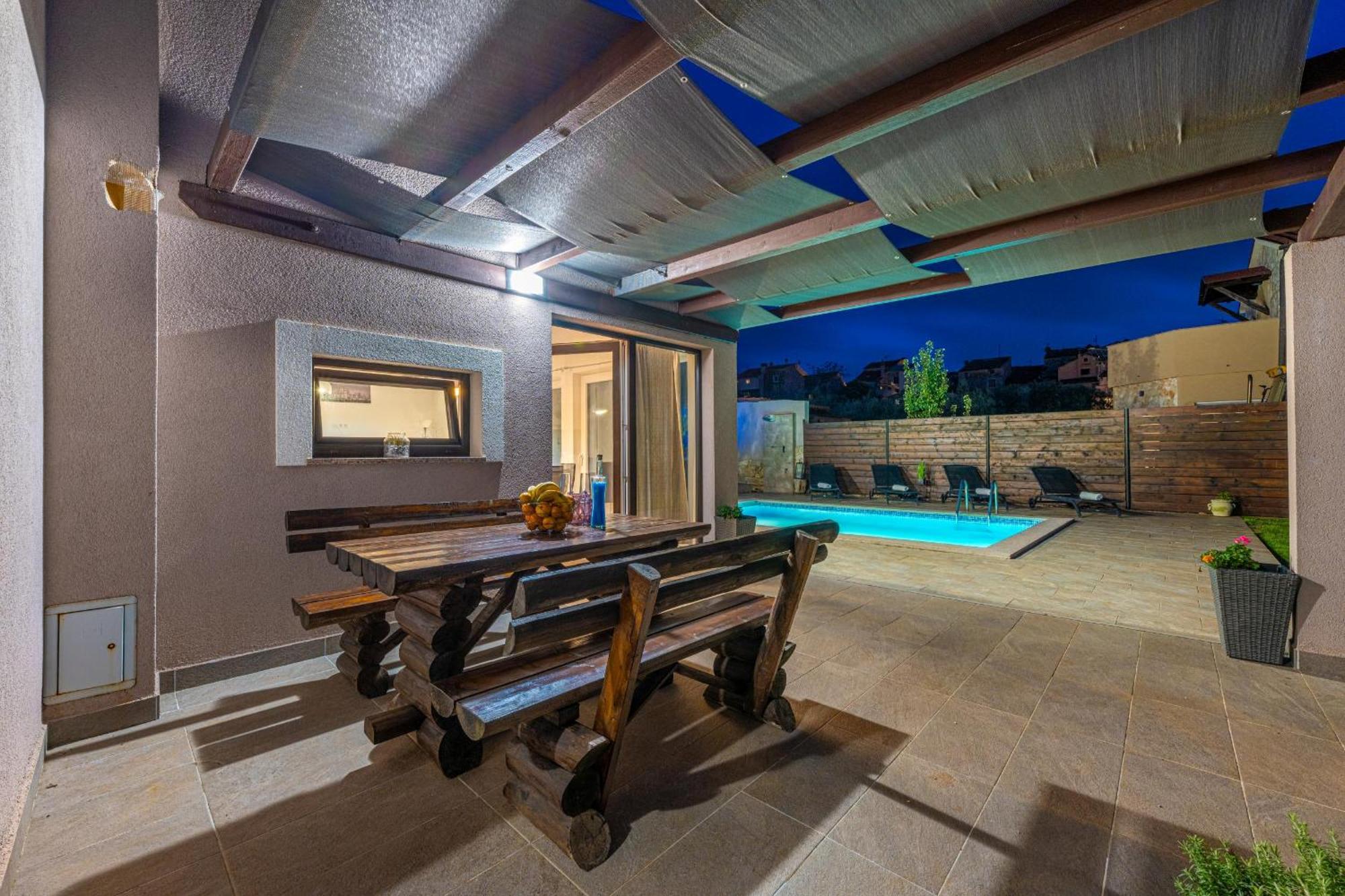 Villa Bobo Family House With Pool à Vodnjan Extérieur photo