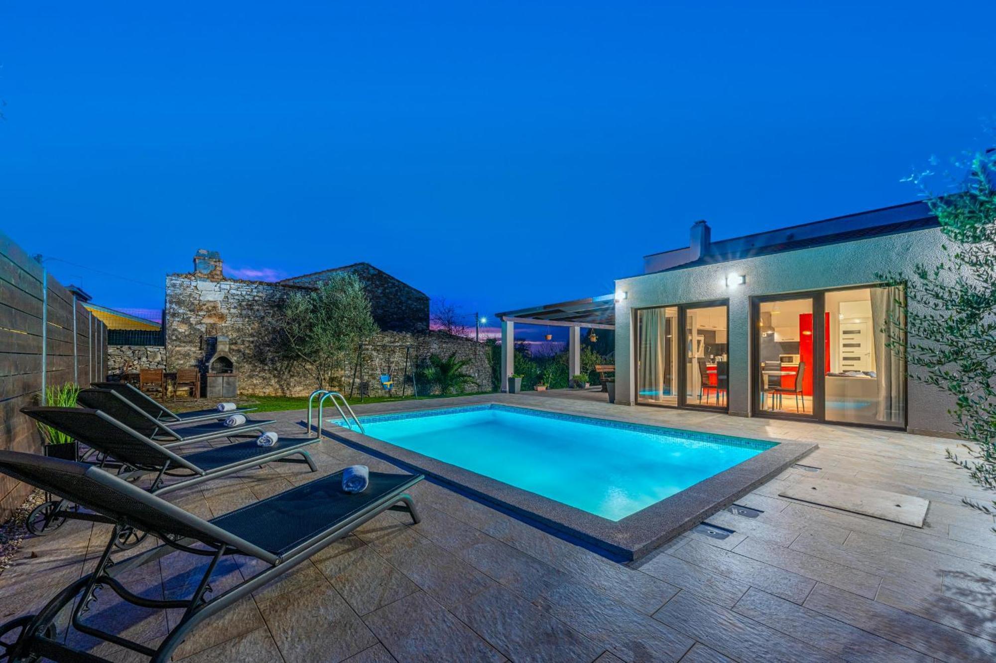 Villa Bobo Family House With Pool à Vodnjan Extérieur photo